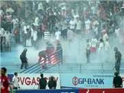 Bóng đá anh, ngoại hạng anh, lịch thi đấu euro 2012, HLV trưởng HP.HN Nguyễn Thành Vinh nói về án phạt pháo sáng: Án phạt rất vô lí